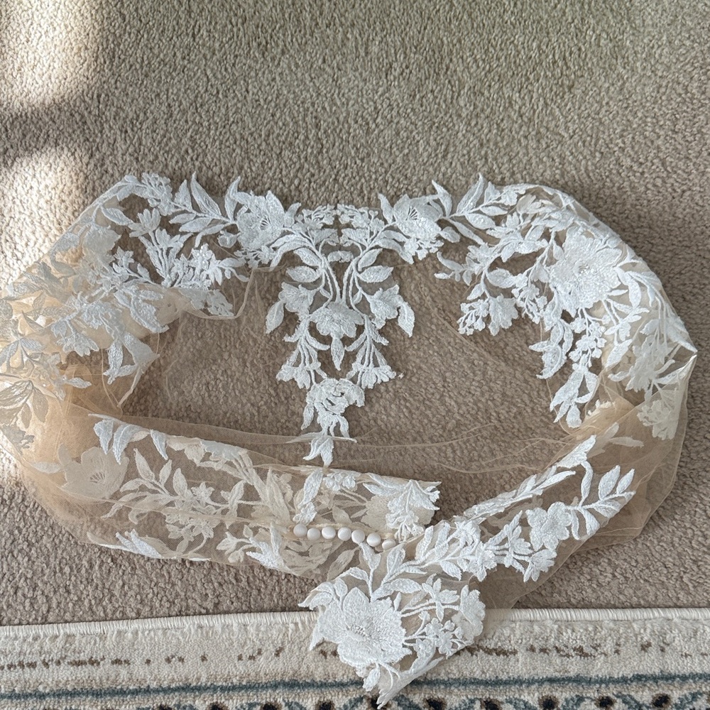 Elegant Lace Bolero - Picture 7 of 7